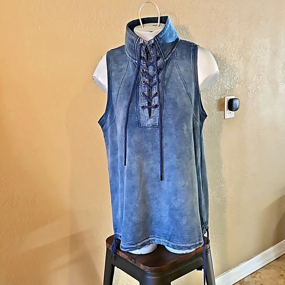 Tommy Hilfiger Sport Top Size Large EUC  Sleeveless  100% Cotton Drawstring Hem